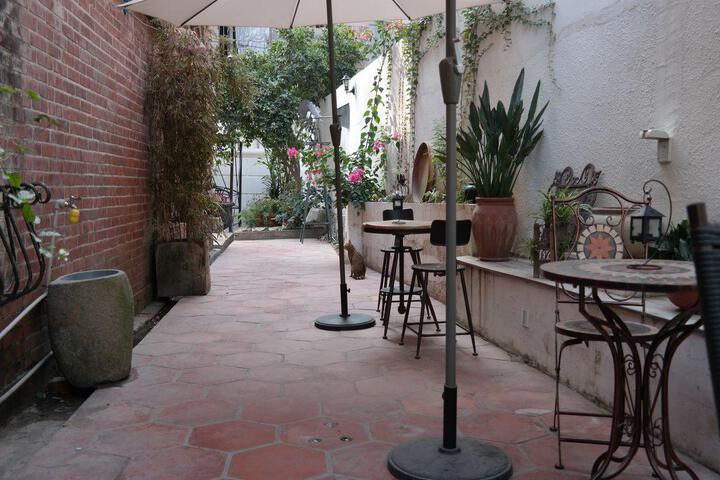 Hotel Exterior 13 of 34