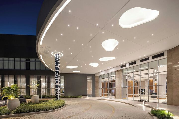 Lobby lounge