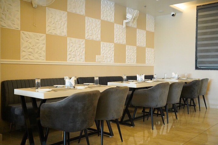 Dining 7 of 11