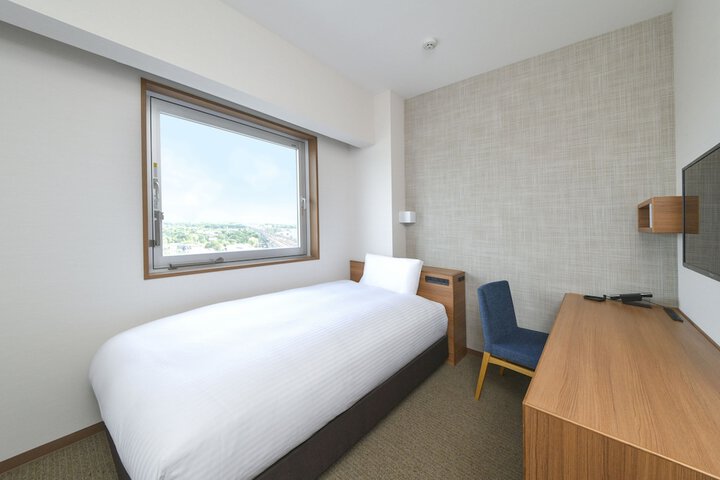 Room 10 of 28