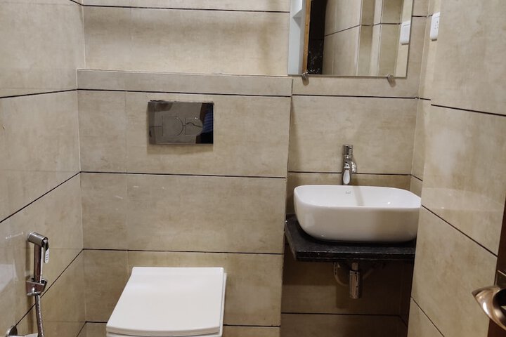 Room 9 of 14