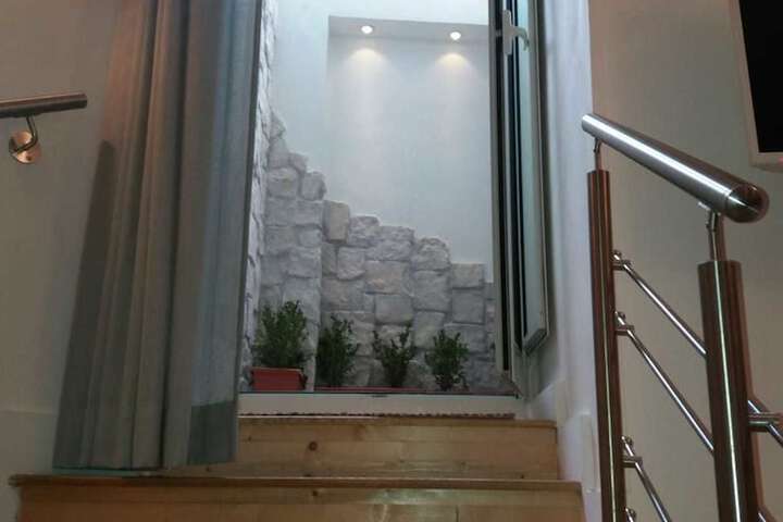 Room 10 of 21