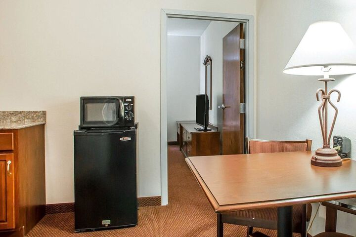 Room 6 of 79