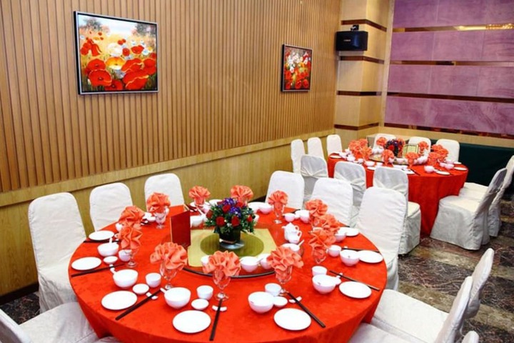 Dining 54 of 83