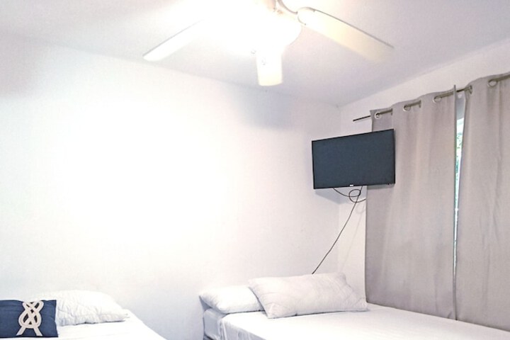 Room 2 of 28