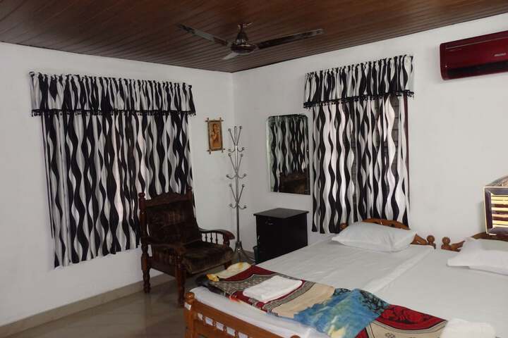 Room 18 of 102