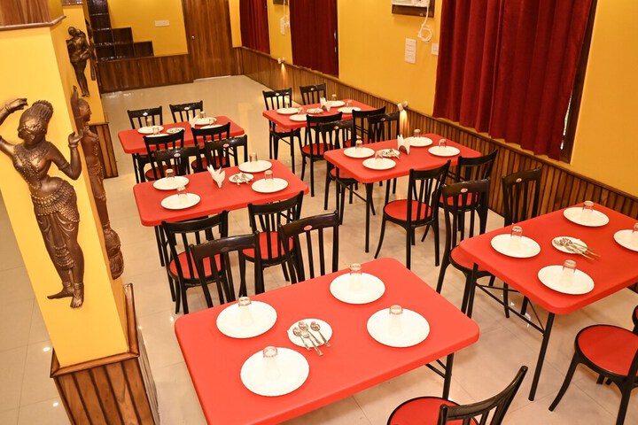 Dining 11 of 15