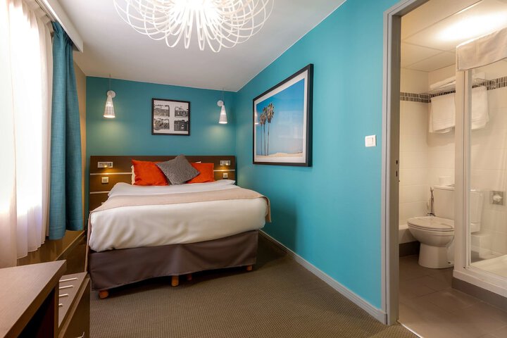 Room 27 of 66