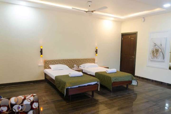 Room 15 of 48