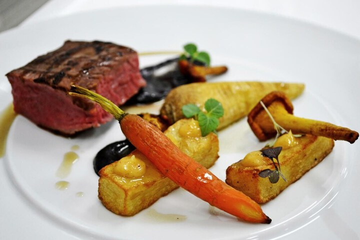 Dining 24 of 42