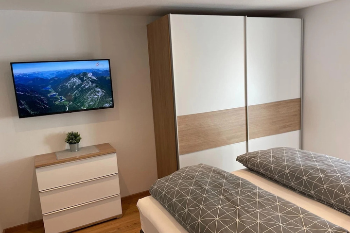 Room 5 of 10