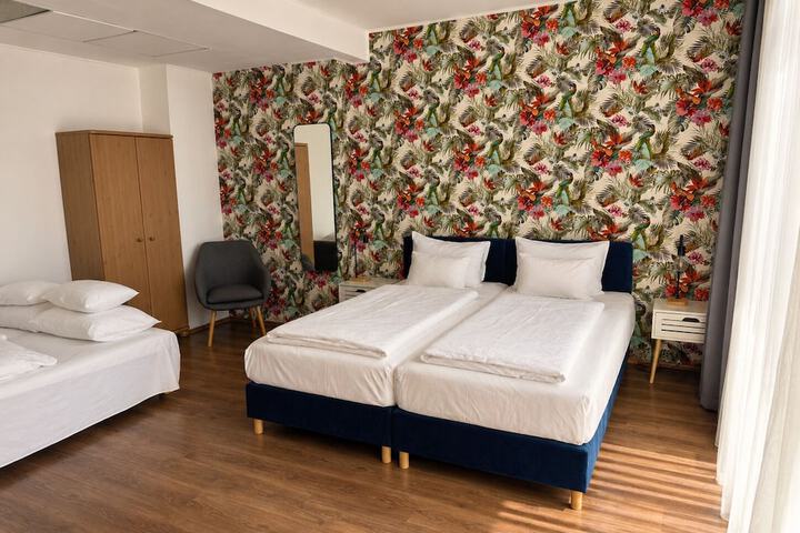 Room 46 of 118