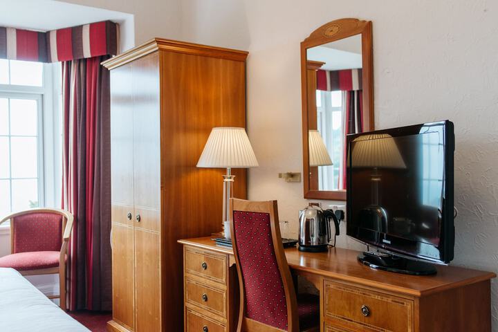 Room 6 of 111