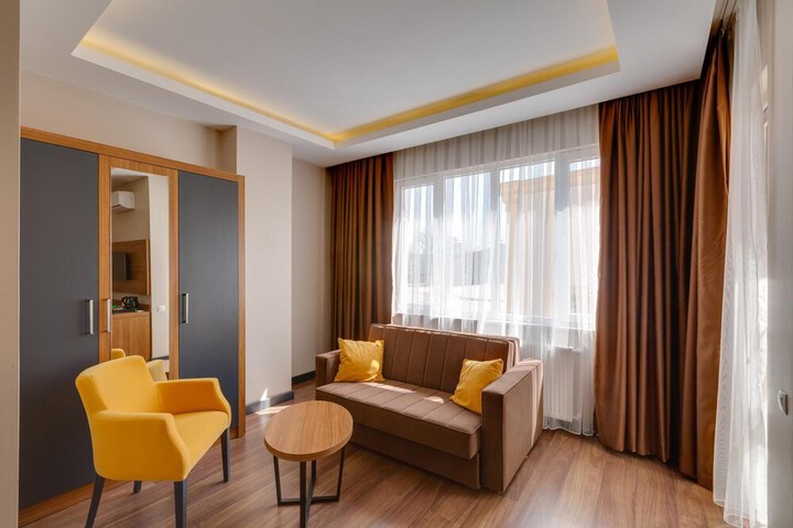 Room 30 of 48