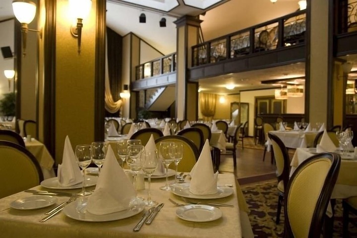 Dining 42 of 60