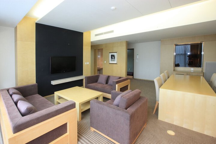 Room 18 of 54