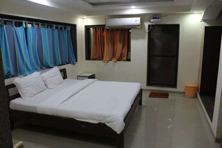 Room 4 of 50