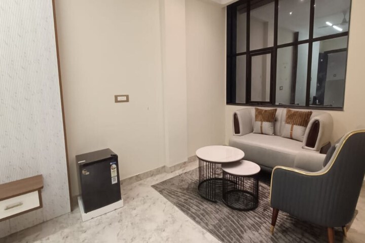 Room 3 of 48