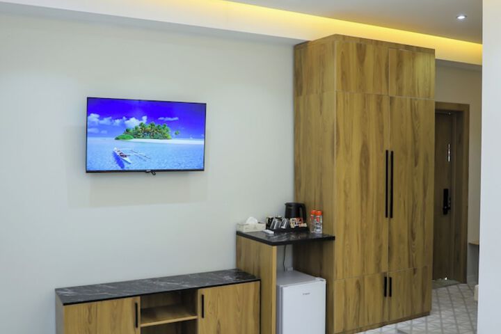 Room 5 of 33