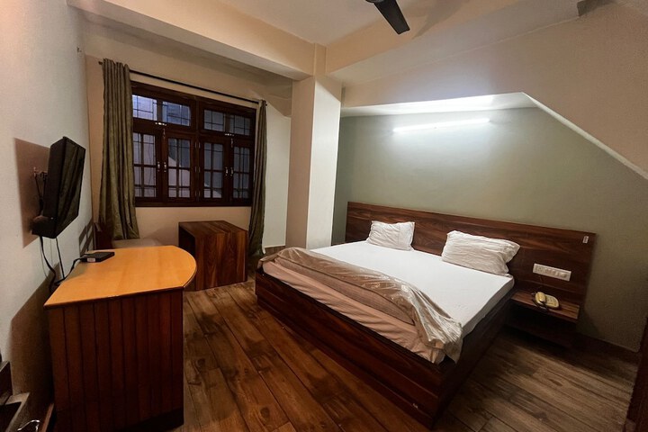 Room 5 of 14