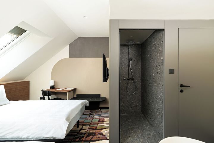 Room 3 of 52