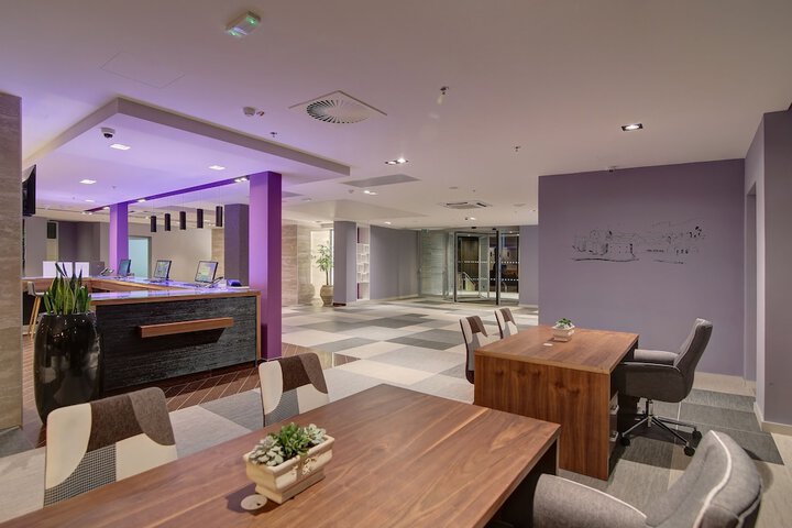 Concierge desk