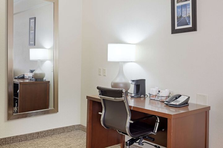 Standard Room, King or Two Doubles (7 of 8)