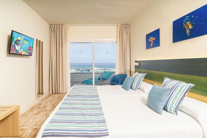 Room 4 of 32