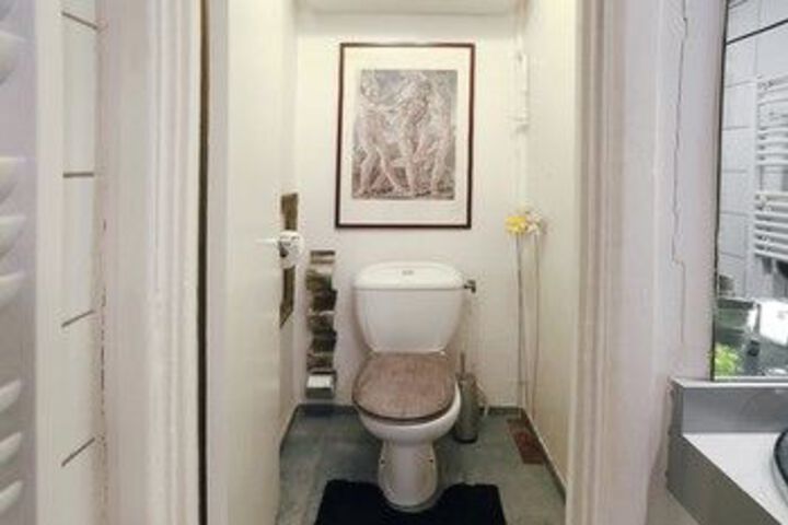 Room 3 of 168