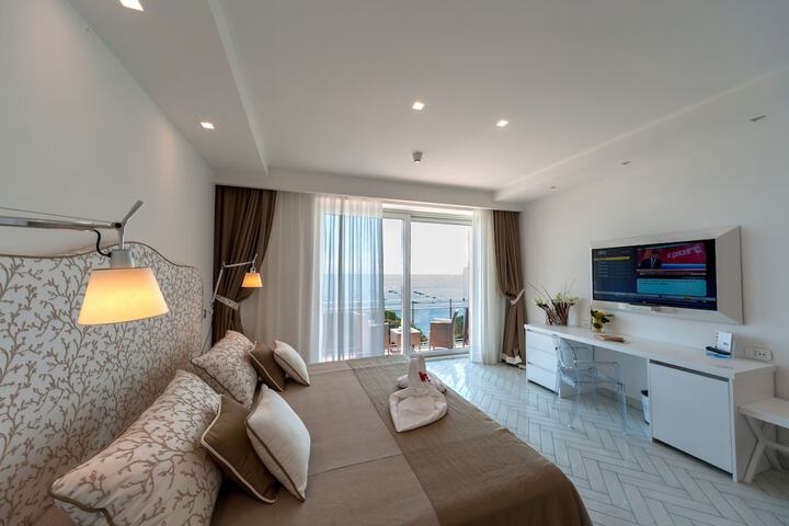 Room 10 of 94