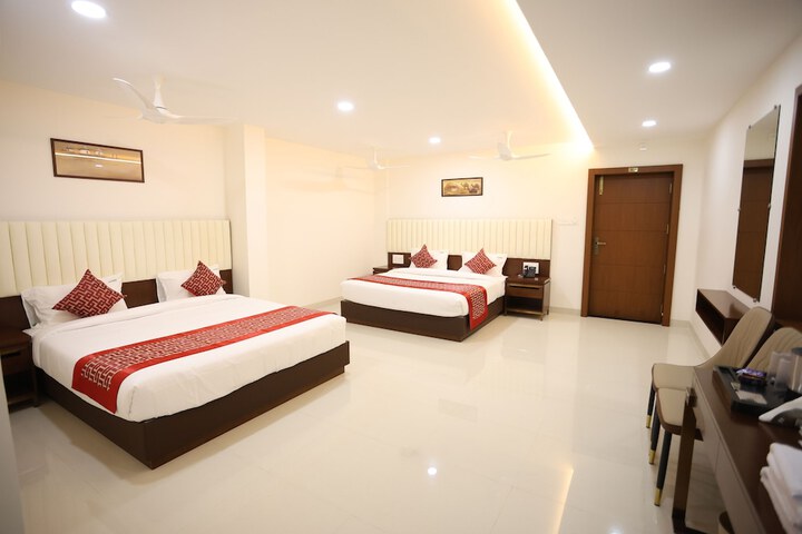 Room 6 of 12