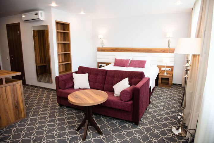 Room 12 of 50