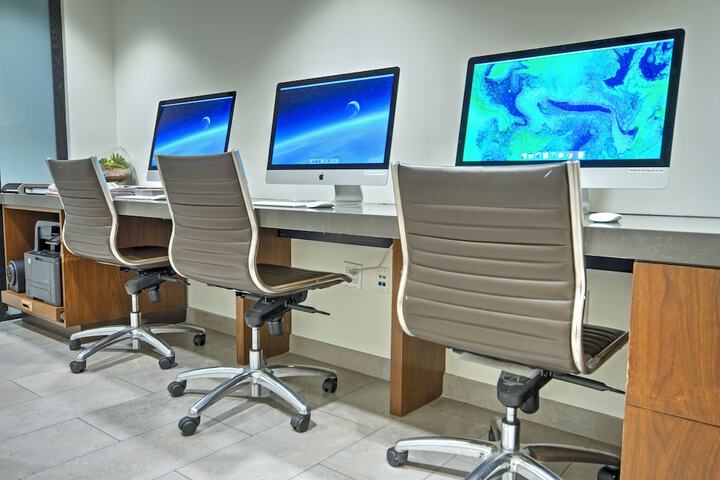 Business Center 69 of 82