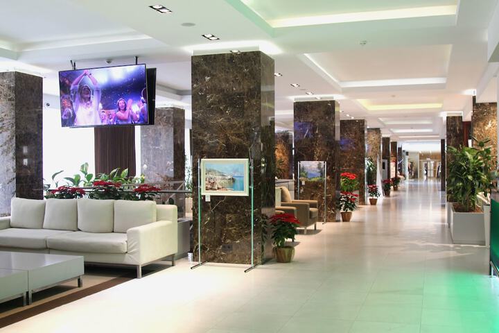 Hotel 2 of 121