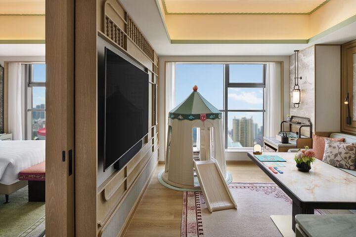 Room 12 of 37