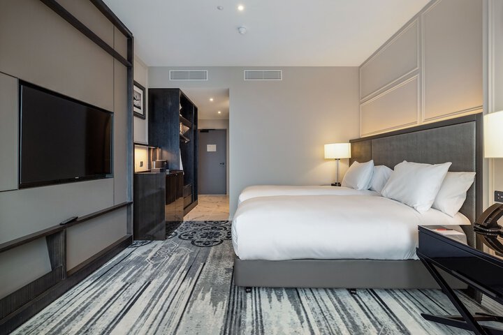 Room 4 of 92