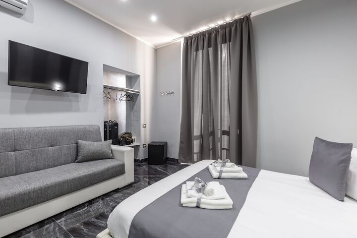 Room 10 of 93