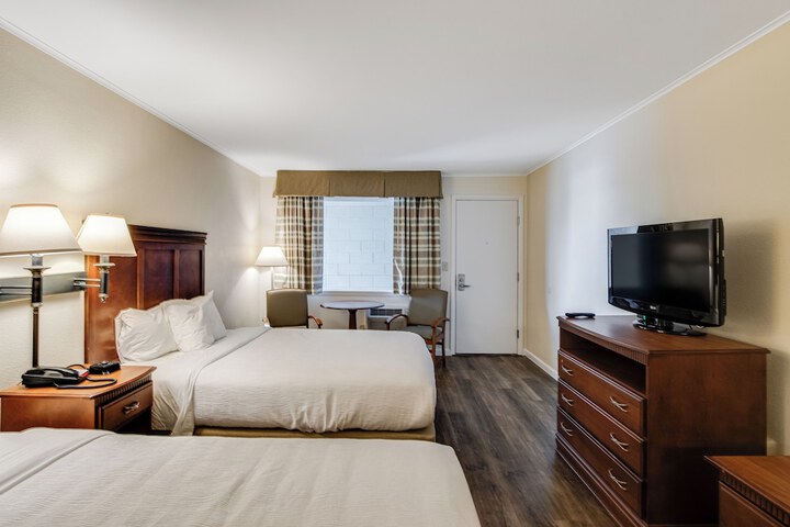 Room 7 of 18