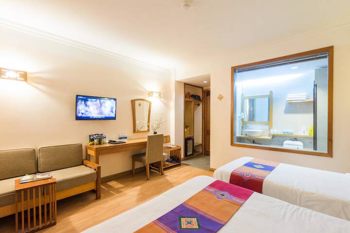 Room 9 of 65