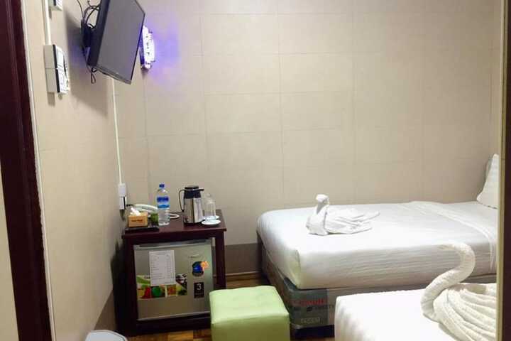 Room 6 of 29