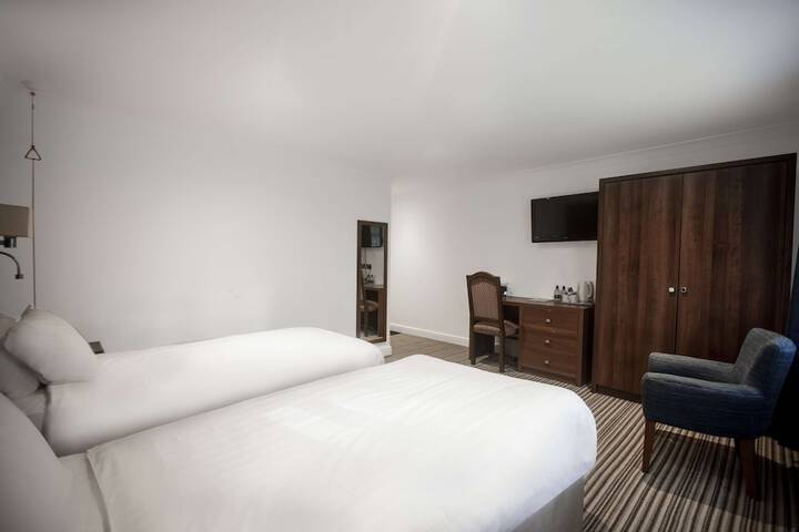 Room 16 of 114