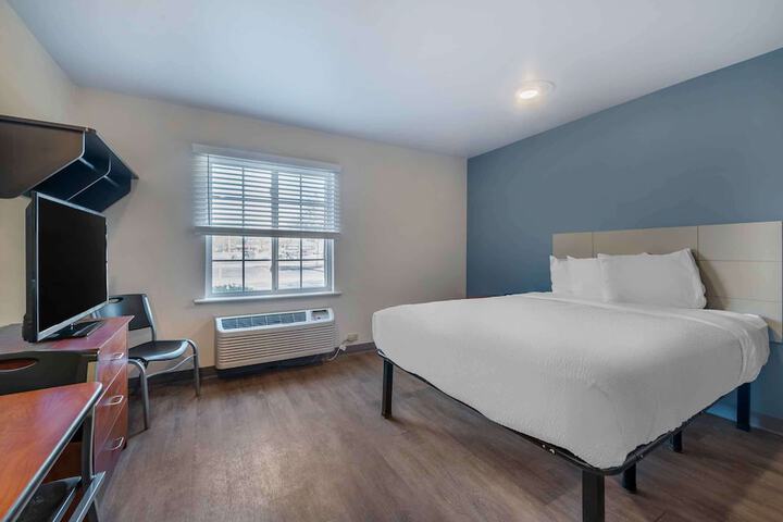 Standard Studio 1 Queen Bed (3 of 11)