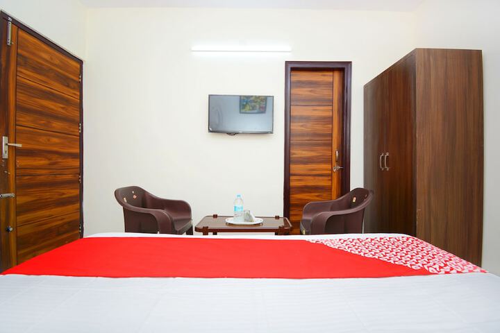 Room 27 of 33