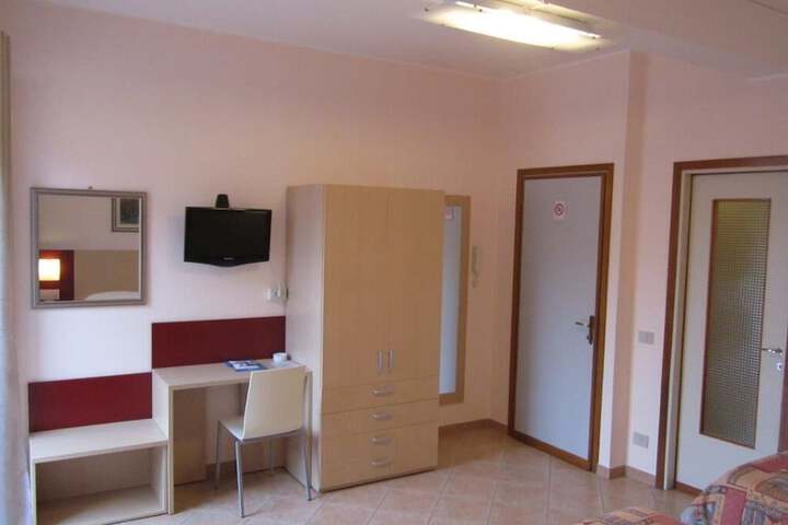 Room 15 of 44