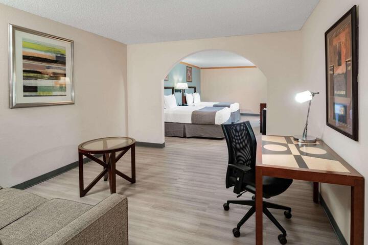 Deluxe 2 Double Beds (2 of 16)
