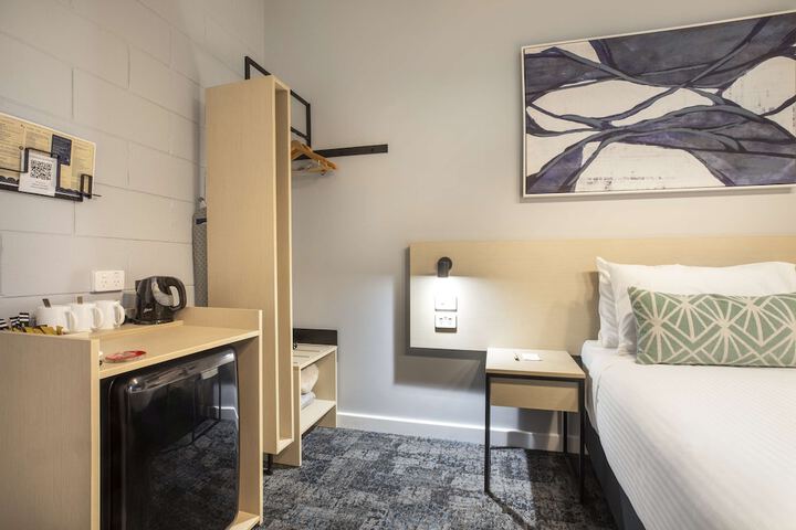 Room 27 of 90