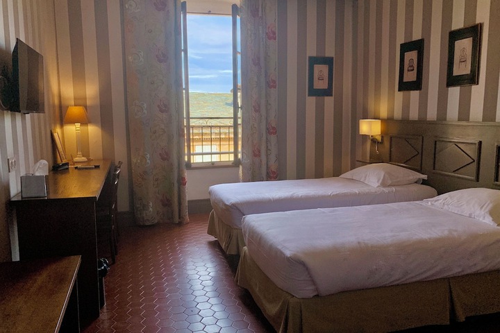 Room 48 of 107