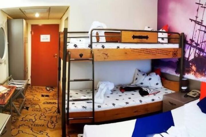 Room 18 of 33