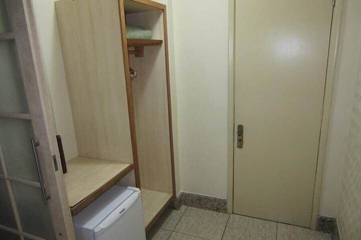 Room 27 of 43