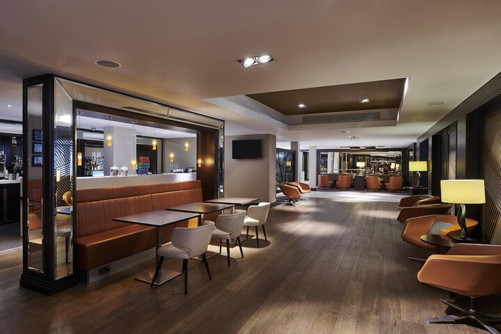 Lounge 90 of 128